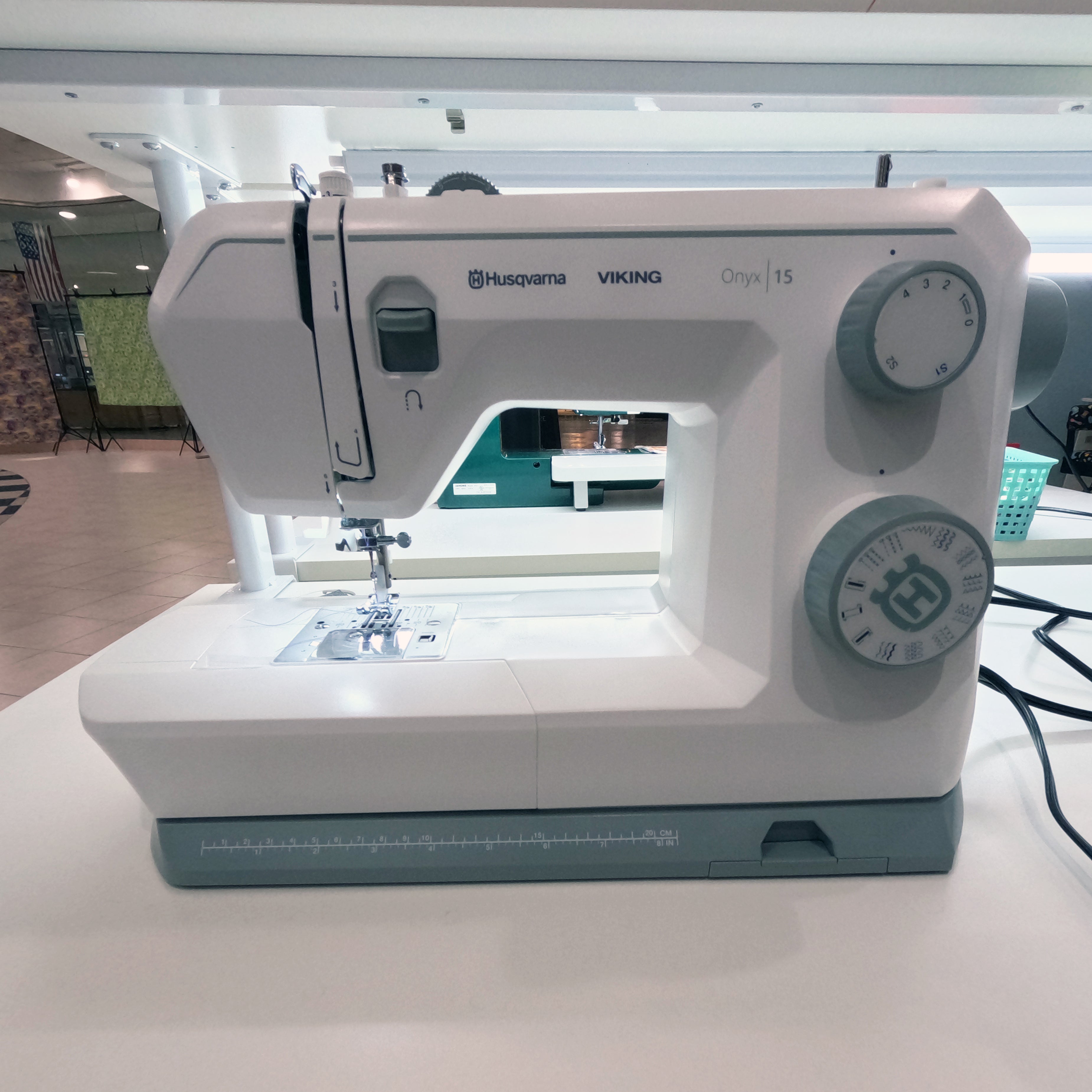 Husqvarna Viking ONYX 15 Sewing Machine
