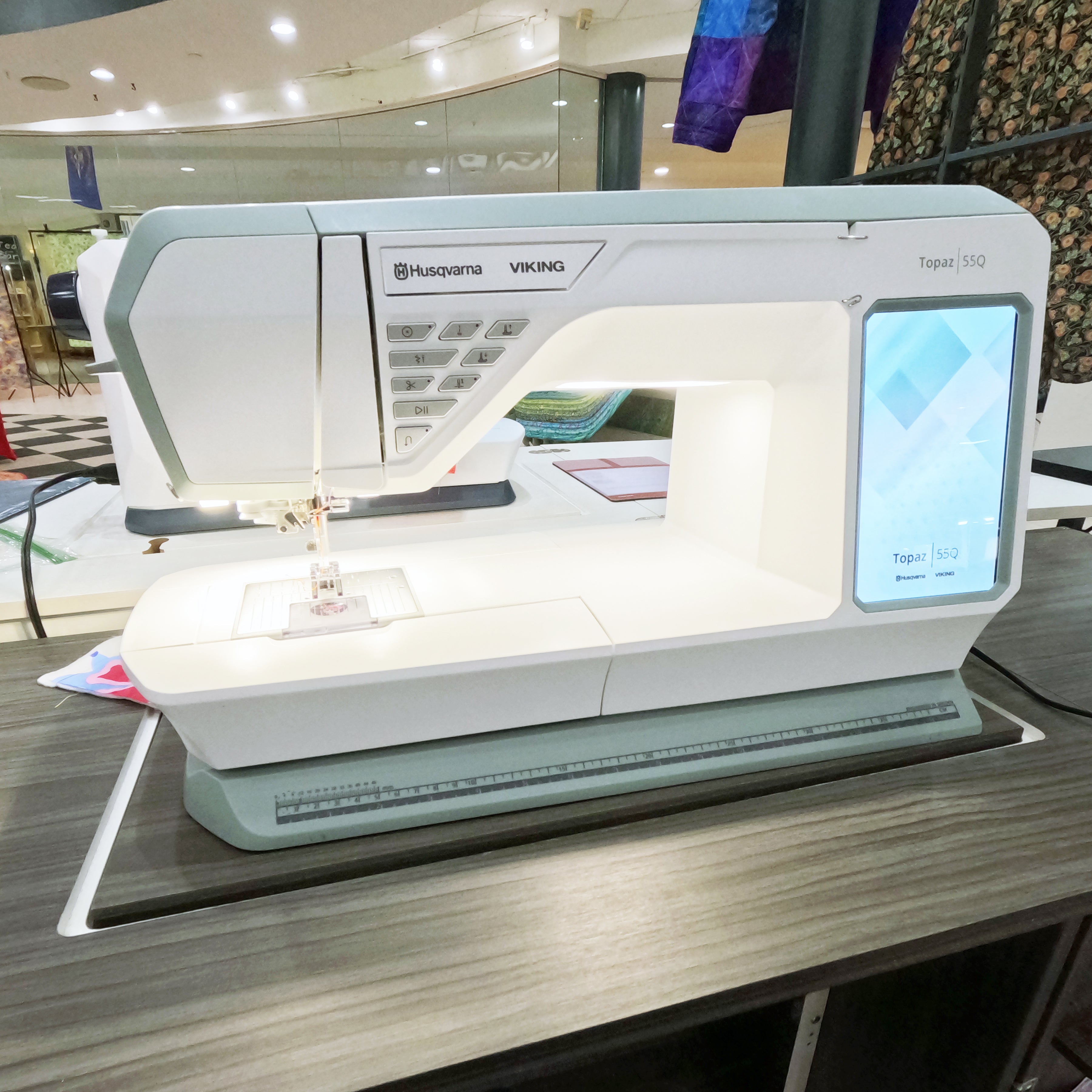 Husqvarna Viking Topaz 55Q Sewing & Quilting Machine