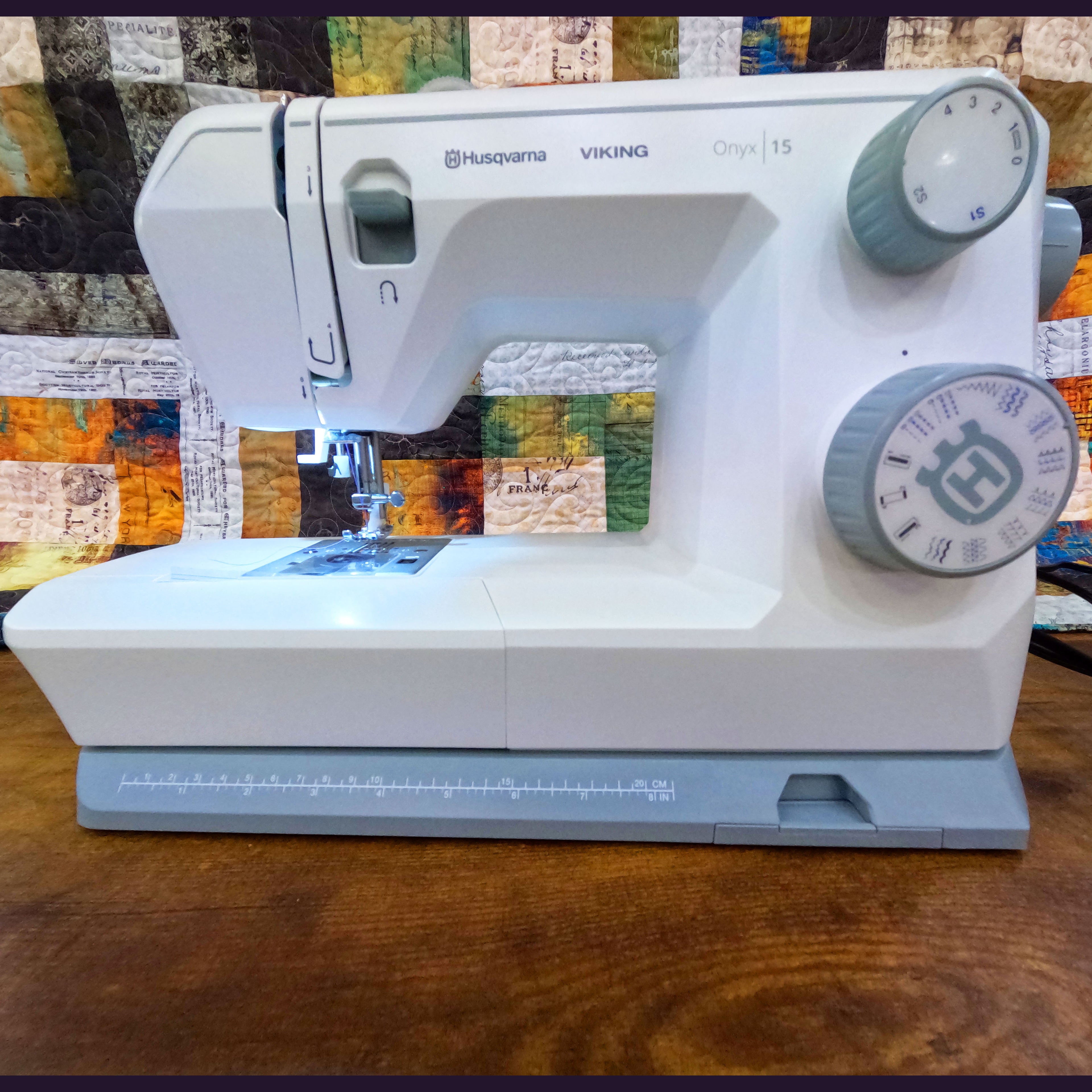 Husqvarna Viking ONYX 15 Sewing Machine