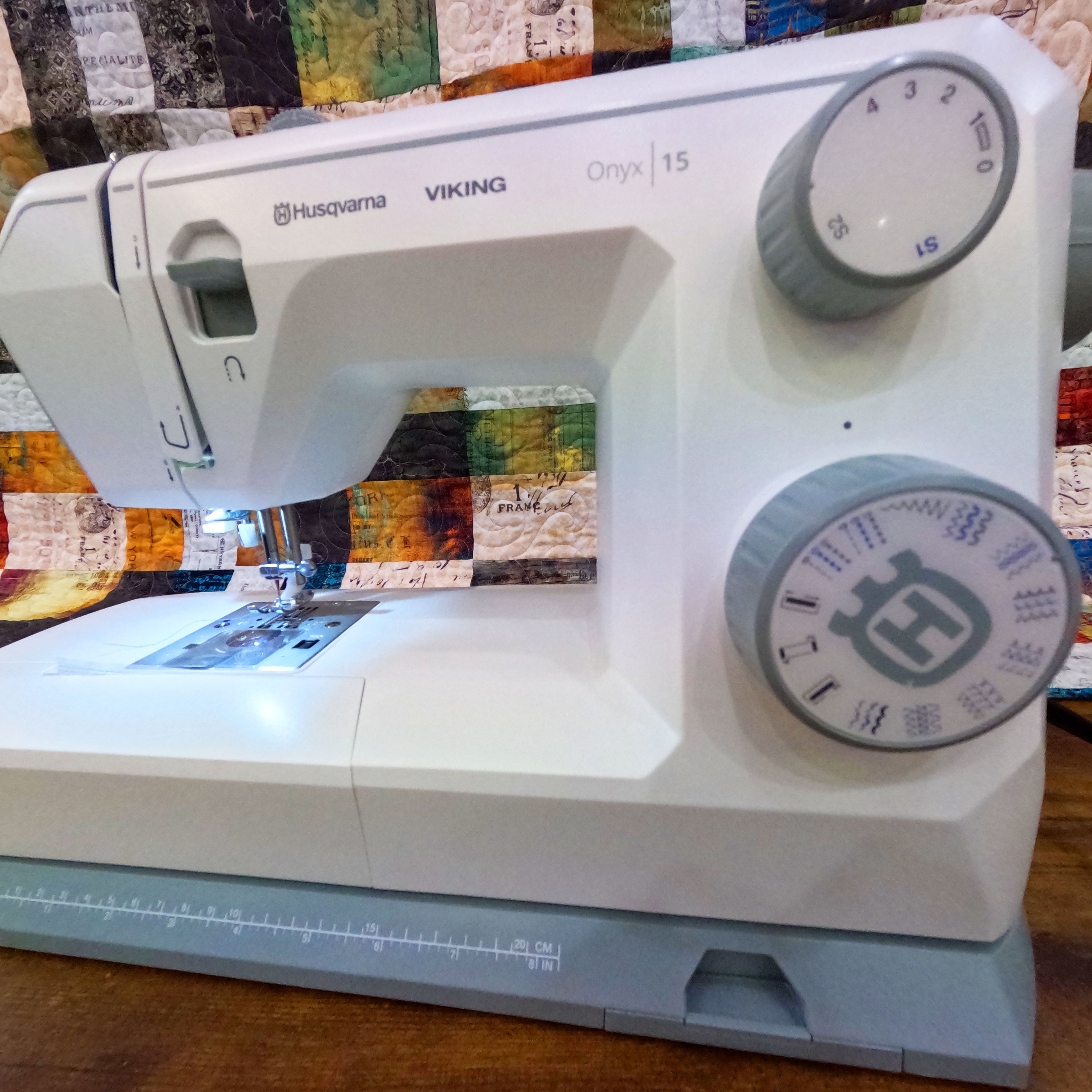 Husqvarna Viking ONYX 15 Sewing Machine