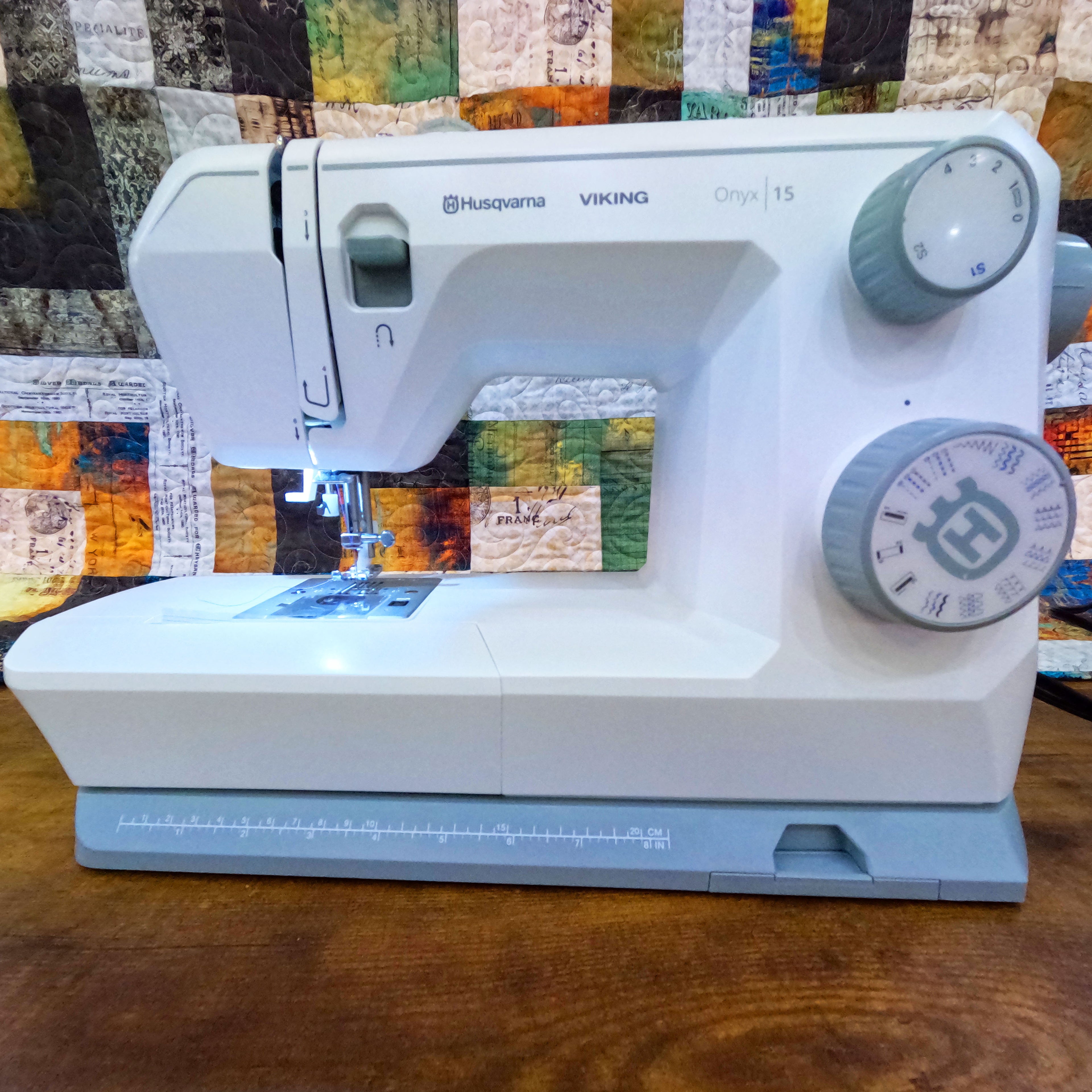 Husqvarna Viking ONYX 15 Sewing Machine